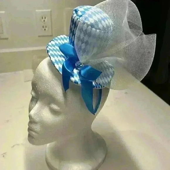 Fascinator/Hat + 2 Bavarian table toppers 3 Items in this sale! - Picture 1 of 6